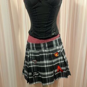 Black Plaid Patch Detail Pleated Skirt with Pink Waistband